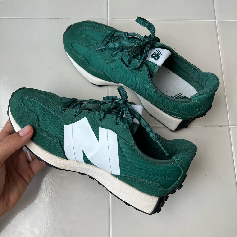 New Balance 327 Green Men’s 5 Women’s 7